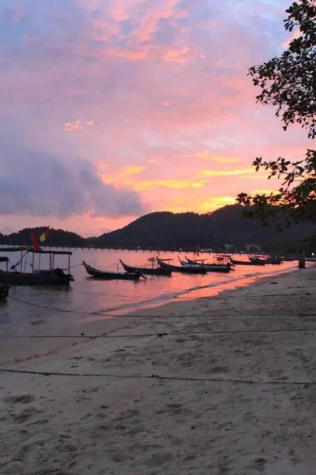 Landed 3Br Home Near Beach, Seafood & Fisherman Village Bayan Lepas Holiday home