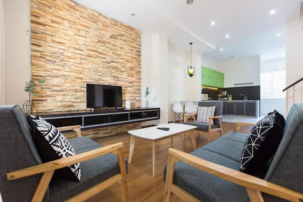 Landed 3Br Home Near Beach, Seafood & Fisherman Village Bayan Lepas